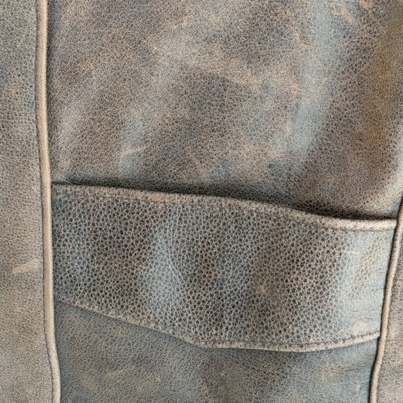 Fox Creek Leather Vest - Picture 5 of 8